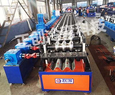 三波護欄板成型設(shè)備 安全可靠